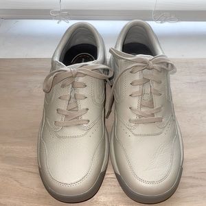 Rockport  ProWalker Walking Shoe. Very nice like new. Not sure he ever wore them